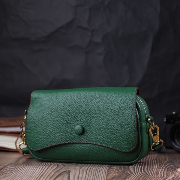 Кожаная женская сумка в красивом цвете и с фигурным клапаном Vintage 22430 Зеленая