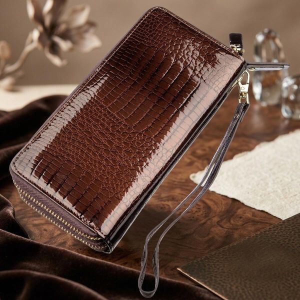 Женский лаковый клатч ST Leather 18908 Коричневый