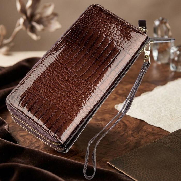 Женский лаковый клатч ST Leather 18908 Коричневый