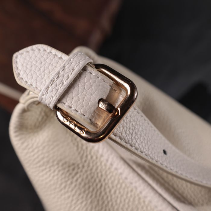 Удобная женская сумка с одной длинной ручкой из натуральной кожи Vintage 22307 Белая