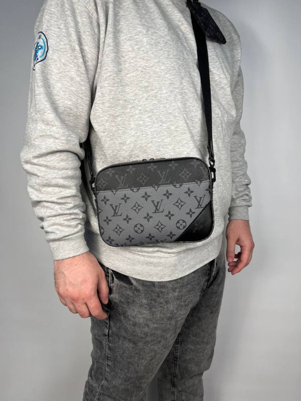 Сумка месенджер Louis Vuitton через плече