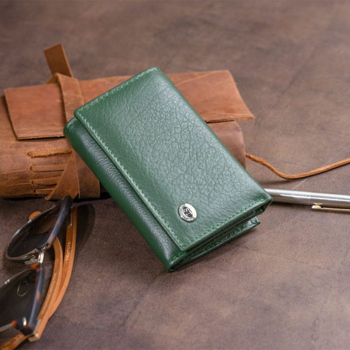 Горизонтальное портмоне из кожи унисекс на магните ST Leather 19332 Зеленое