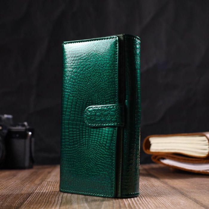 Лакированный женский кошелек с блоком для визиток из натуральной кожи ST Leather 19424 Зеленый