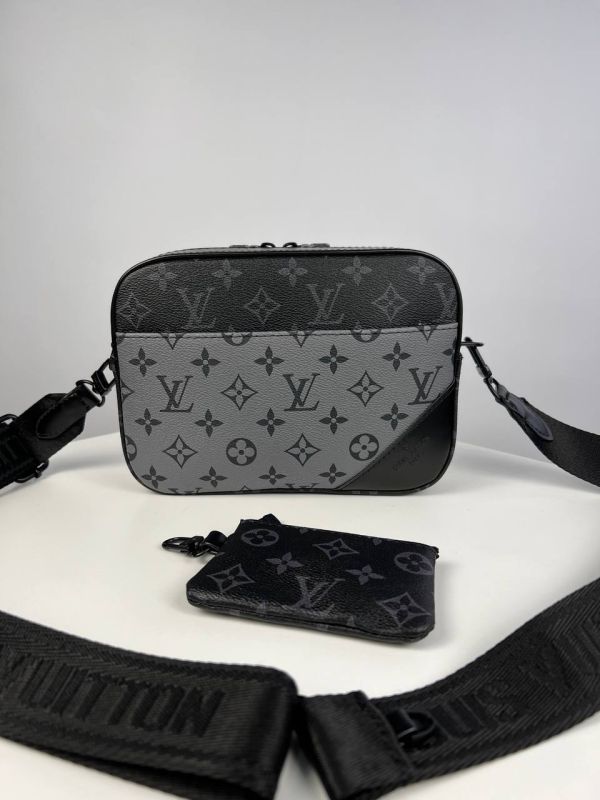 Сумка месенджер Louis Vuitton через плече