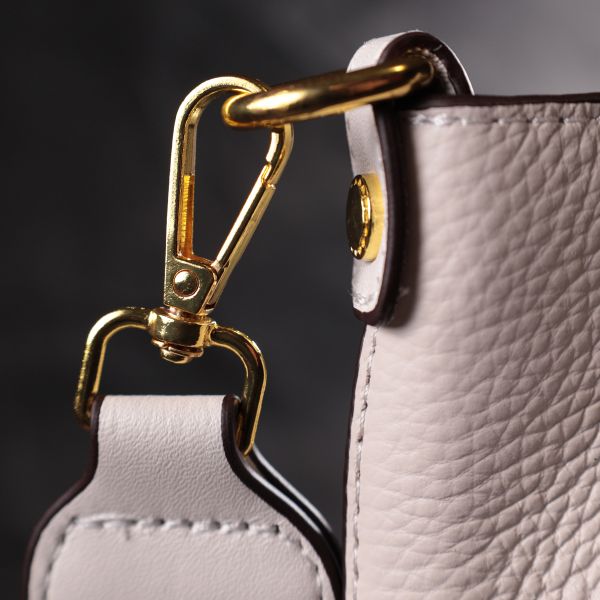 Кожаная женская сумка с оригинальной застежкой пуговкой Vintage 22321 Белая