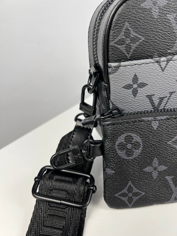Сумка месенджер Louis Vuitton через плече