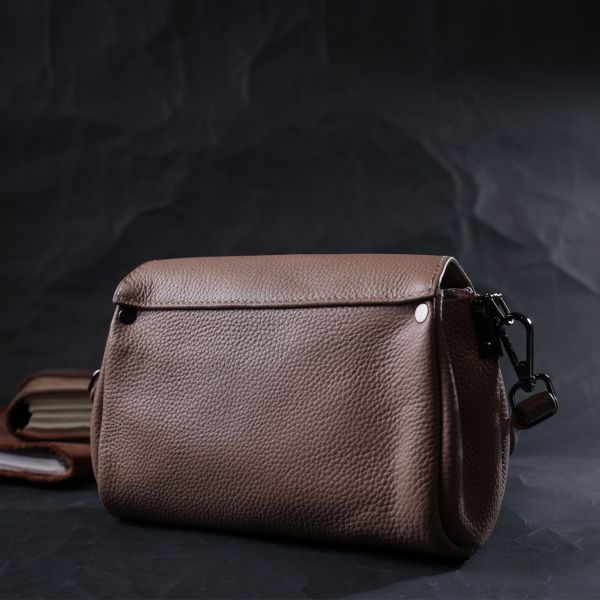 Компактная кожаная женская сумка с треугольным клапаном Vintage 22256 Бежевая