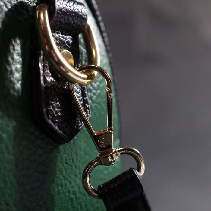 Кожаная сумка бочонок с темными акцентами Vintage 22351 Зеленая