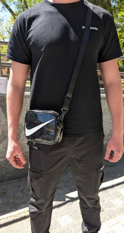 Лакова сумка Nike месенджер