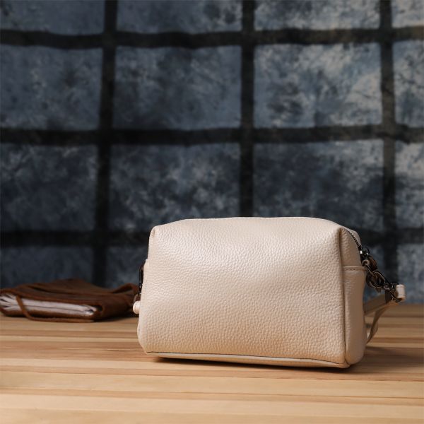 Компактная женская сумка с трендовым декором из натуральной кожи Vintage 22923 Белый