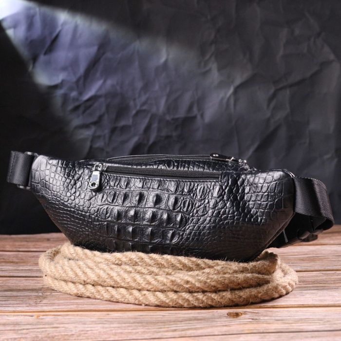 Стильная поясная сумка из натуральной кожи с фактурой под крокодила 21297 Vintage Черная