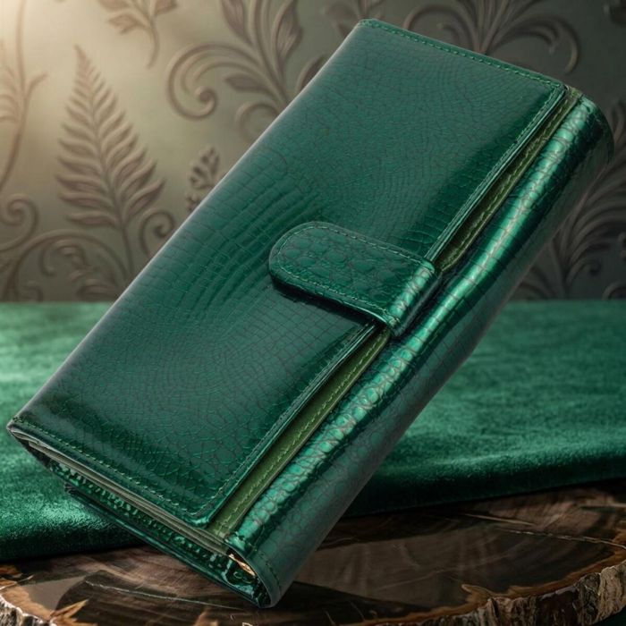 Лакированный женский кошелек с блоком для визиток из натуральной кожи ST Leather 19424 Зеленый