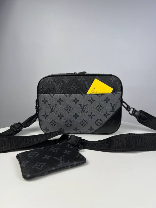 Сумка месенджер Louis Vuitton через плече