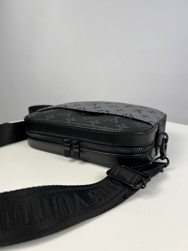 Сумка месенджер Louis Vuitton через плече