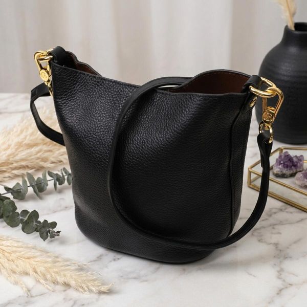 Кожаная женская сумка с автономной косметичкой внутри Vintage 22363 Черная